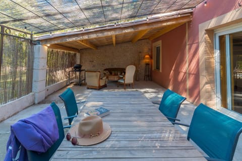 Domaine Plan Des Devens Quiétude House in Bonnieux