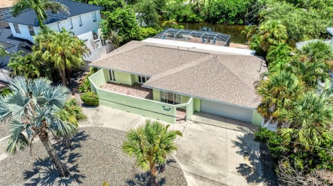 Palm Island Life - Heated Pool, Canal Front, Fire Pit, Walk to Siesta Beach House in Siesta Beach