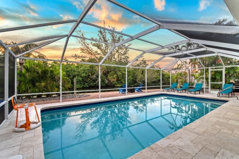 Palm Island Life - Heated Pool, Canal Front, Fire Pit, Walk to Siesta Beach House in Siesta Beach