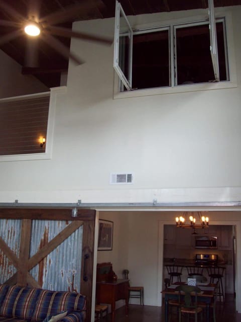 Large Unique Ground Floor Loft with Parking #2 Apartment in Macon