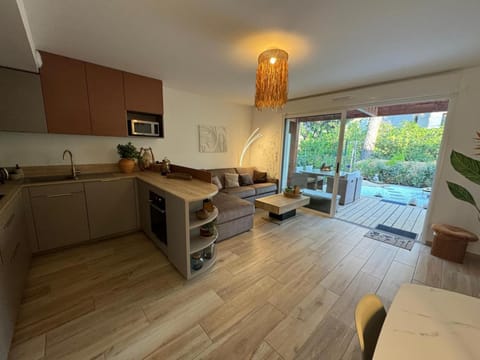 Kitchen or kitchenette, Seating area