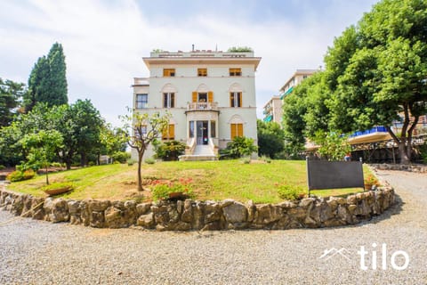 Garden, Text overlay, Garden view, Landmark view