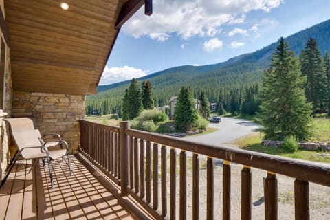 Hot Tub, Pool Table and Fireplace 5 Mi to Breck! House in Blue River