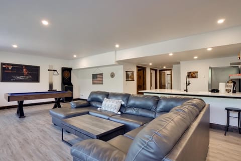 Luxe Ski Escape! Breck Home with Hot Tub and Game Room House in Blue River