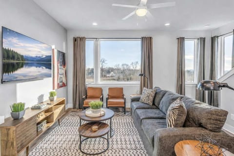 TV and multimedia, Living room, Photo of the whole room, Seating area