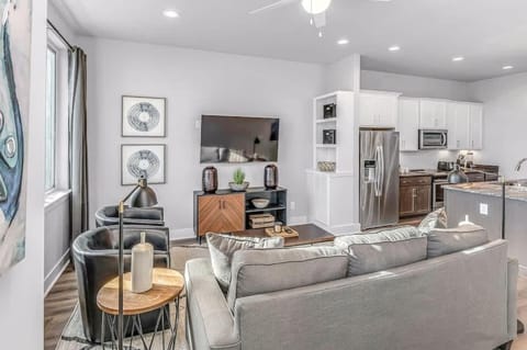 TV and multimedia, Kitchen or kitchenette, Living room, Seating area