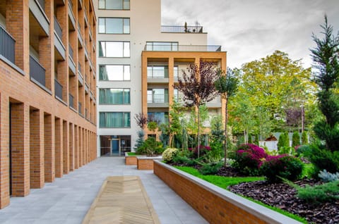 Spring, Inner courtyard view