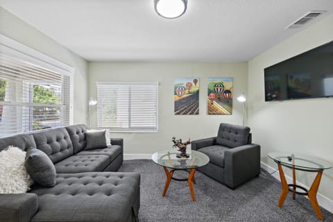 Communal lounge/ TV room, TV and multimedia, Living room, Seating area, Evening entertainment