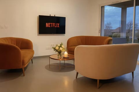 TV and multimedia, Living room, Seating area