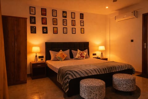 Bed, Photo of the whole room, Bedroom, air conditioner