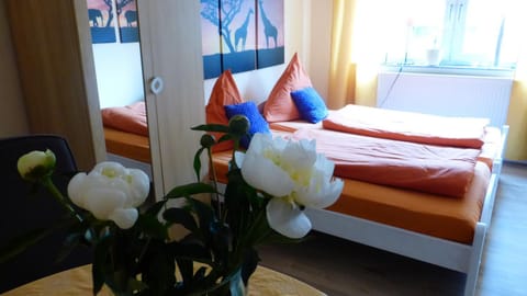 Bed, TV and multimedia, Bedroom