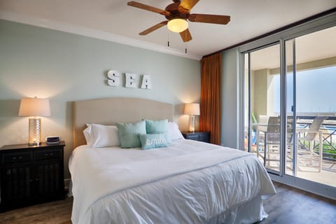 Azure 106 - Ground Floor Luxury Oceanfront Condo Apartment in Okaloosa Island