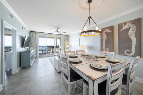 Azure 106 - Ground Floor Luxury Oceanfront Condo Apartment in Okaloosa Island