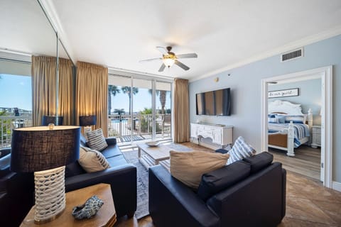 Azure 107 - Ground Floor Luxury Oceanfront Condo Apartment in Okaloosa Island