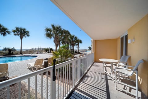 Azure 107 - Ground Floor Luxury Oceanfront Condo Apartment in Okaloosa Island