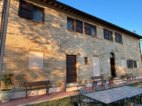 Property building, Day, Dining area, Breakfast