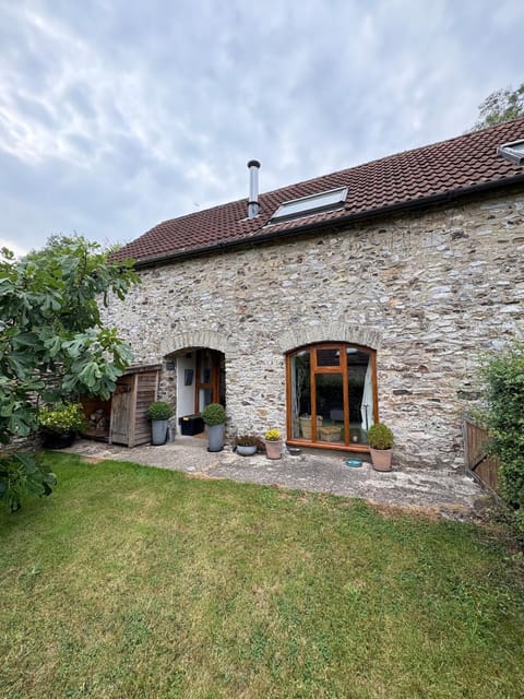 Property building, Day, Garden, Garden view