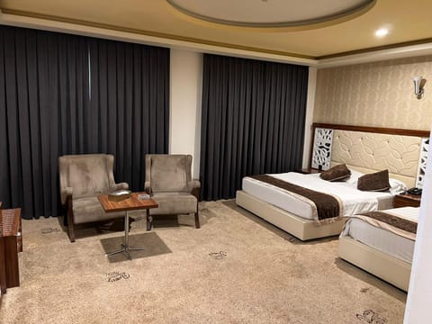 Bed, Photo of the whole room, Seating area, Bedroom