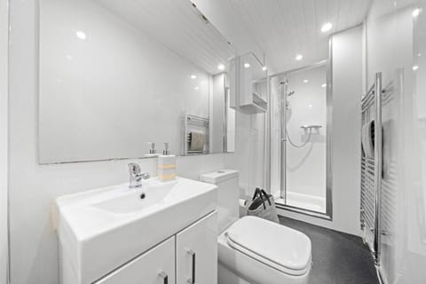 Couples or Golfers Near to Beach Apartment in Troon