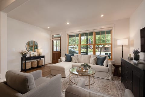 Cascade Cottage in Pine Meadows for 6 House in Sisters