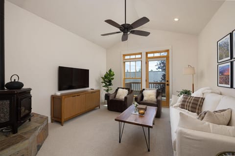 Cascade Cottage in Pine Meadows for 6 House in Sisters