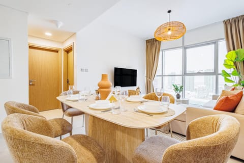 Charming Apartment - Brand New - 5 min to ADGM, Cleveland, Galleria - 3 min walk to the Beach - Heart of Al Reem - 2BDR - 6 pax Apartment in Abu Dhabi