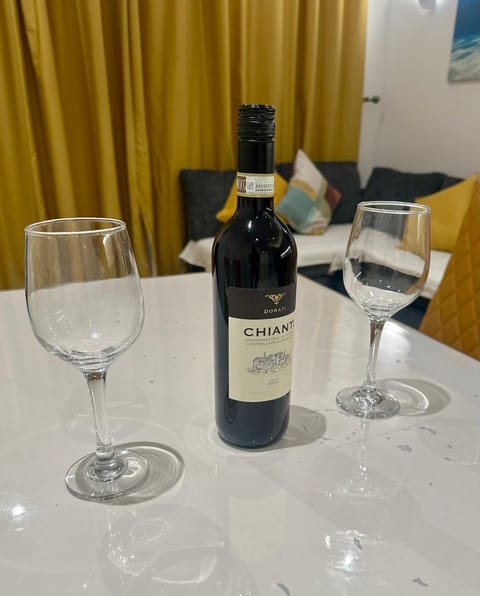 Modern 2 Bedrooms apartment in Central Milton Keynes Free Parking Self Check In Fast WiFi and Smart TV Apartment in Milton Keynes