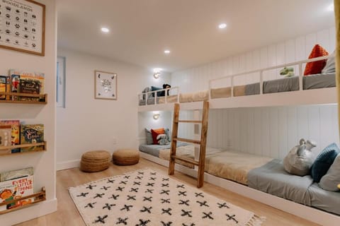 Mountain Cabin 20mins to Hunter Mt, hiking trails-3bds & 3baths Cabin in Capital District, NY, USA