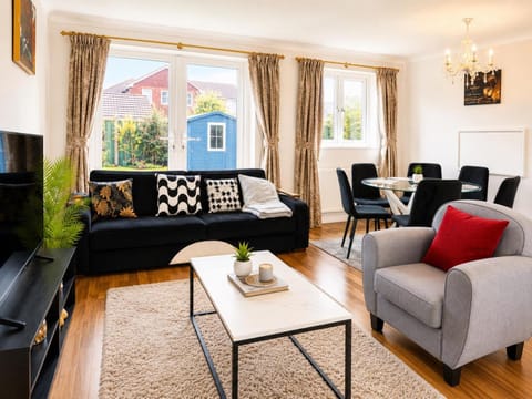 Communal lounge/ TV room