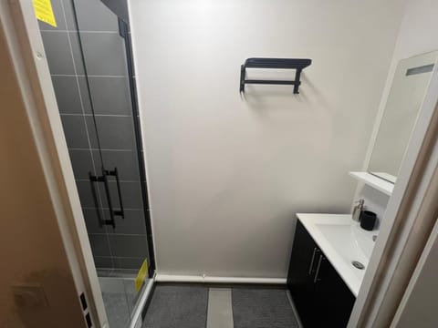 Chambre dans appartement Vacation rental in Île-de-France