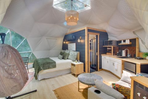 Unique Dome Home with Deck in Smoky Mountains Apartment in Center Hill Lake