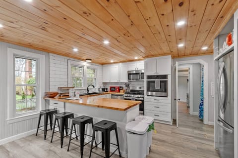 Kitchen or kitchenette, Dining area, kitchen