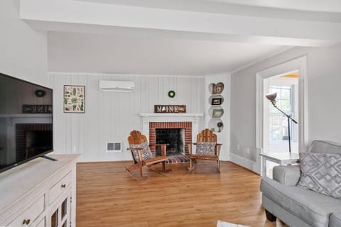 Living room, Photo of the whole room, Seating area