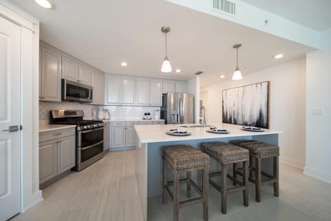 Blu 107 - Oceanfront & Ground Floor End Unit! Apartment in Okaloosa Island