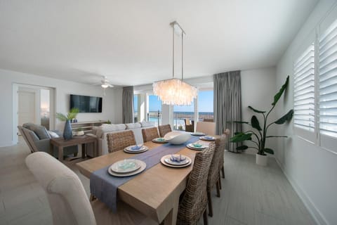 Blu 107 - Oceanfront & Ground Floor End Unit! Apartment in Okaloosa Island