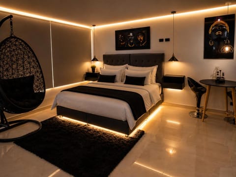 Bed, Dining area