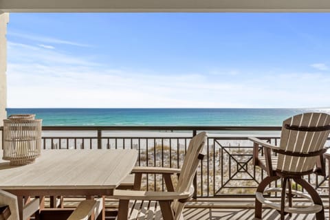 Bella Riva 203 - Oceanfront - Beach Service Included - Luxury - Viking Appliances Apartment in Okaloosa Island