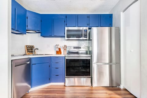 4 Bed 2 Bath, Dog Friendly, Pool, Walk to Stadium House in Auburn