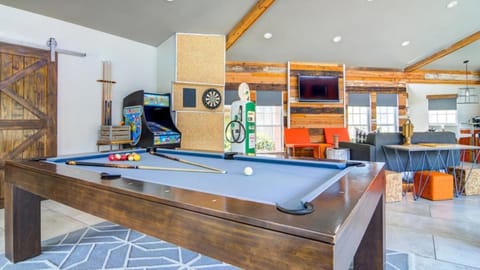 4 Bed 2 Bath, Dog Friendly, Pool, Walk to Stadium House in Auburn