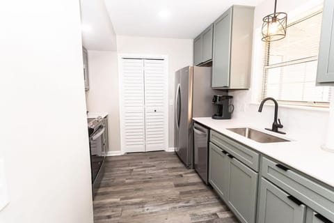 2 BR 2 BTH, 3 Beds,Dog Friendly, Stocked Kitchen House in Dothan