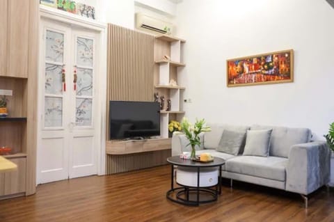 TV and multimedia, Living room, Seating area, air conditioner