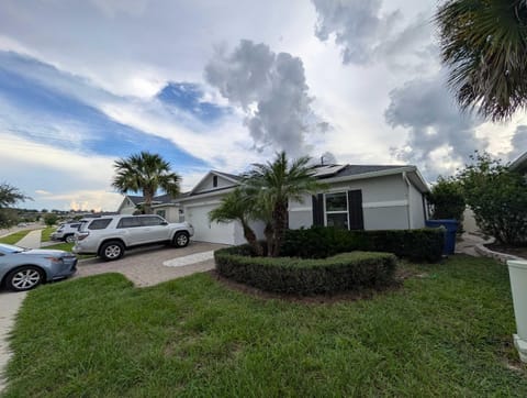 Luxury Groveland Villa with Pool, Grill & Office House in Groveland