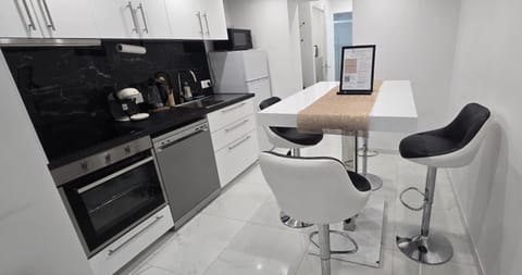 Kitchen or kitchenette, Dining area, dishwasher, oven, stove