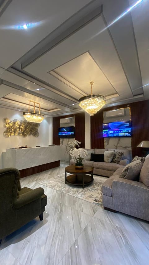 Communal lounge/ TV room, Lobby or reception