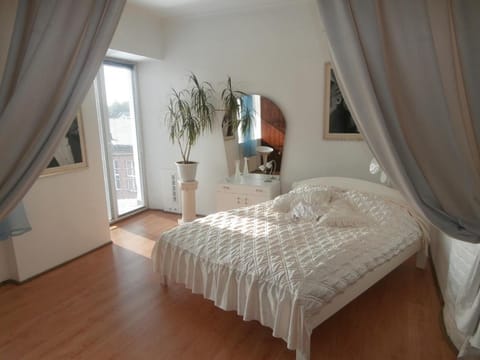 Summer, Bedroom