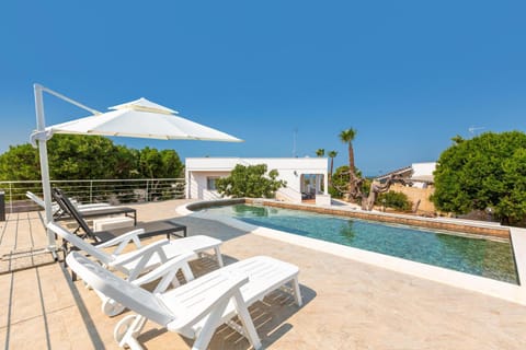 Swimming pool, sunbed