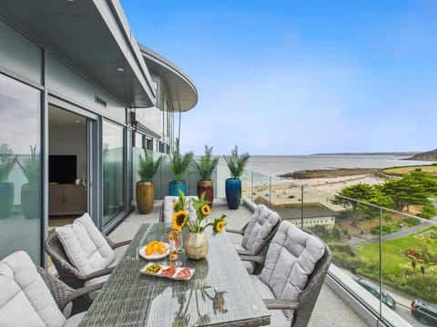 Property building, Patio, Day, Natural landscape, View (from property/room), Balcony/Terrace, Balcony/Terrace, Seating area, Evening entertainment, Sea view