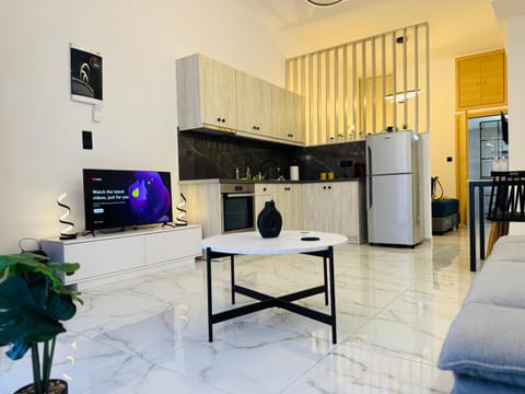 TV and multimedia, Kitchen or kitchenette, Living room, Seating area, Dining area, oven, stove, washing machine, dryer