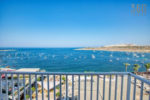 Nearby landmark, Day, Natural landscape, View (from property/room), Balcony/Terrace, Beach