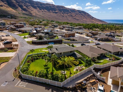 Property building, Nearby landmark, Neighbourhood, Bird's eye view, Location